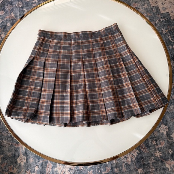 Stylish Plaid Mini Skirt in Gray and Brown - Picture 5 of 5